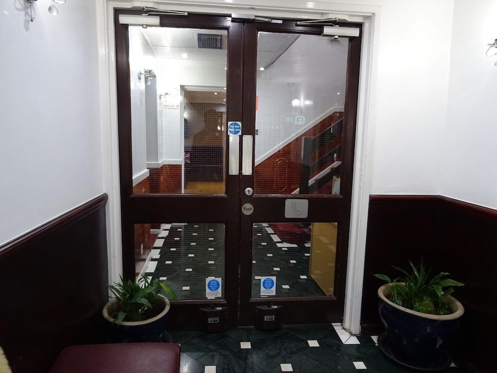 The Gatwick White House Hotel Horley Bagian luar foto