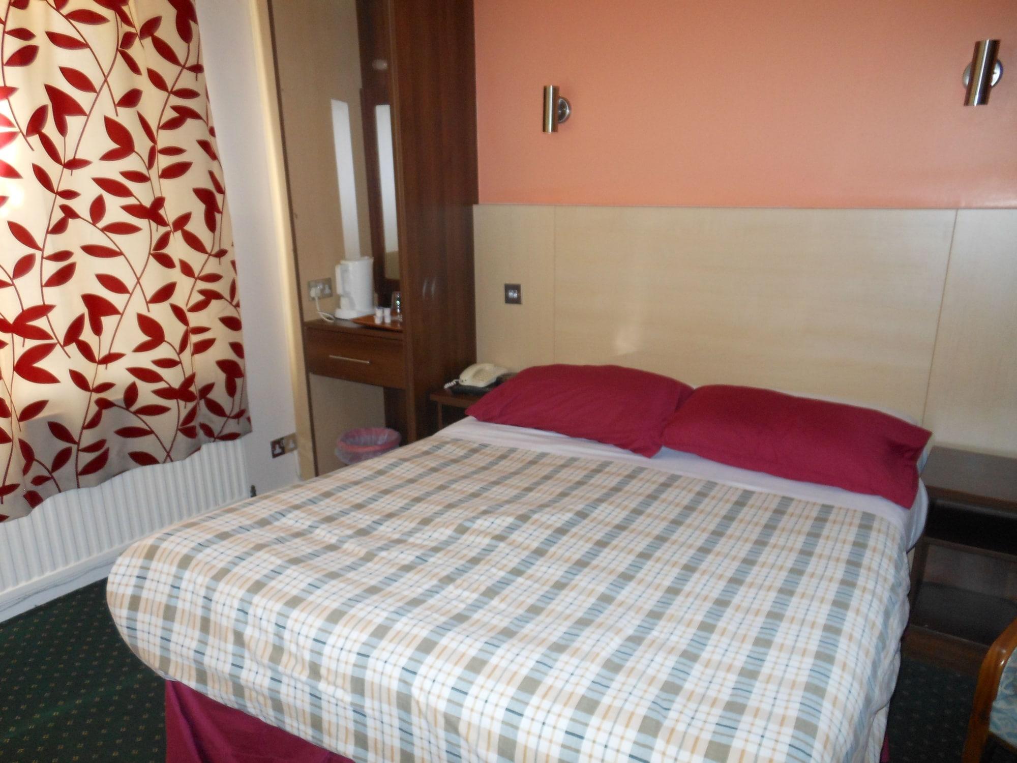The Gatwick White House Hotel Horley Bagian luar foto