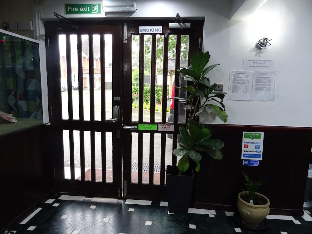The Gatwick White House Hotel Horley Bagian luar foto