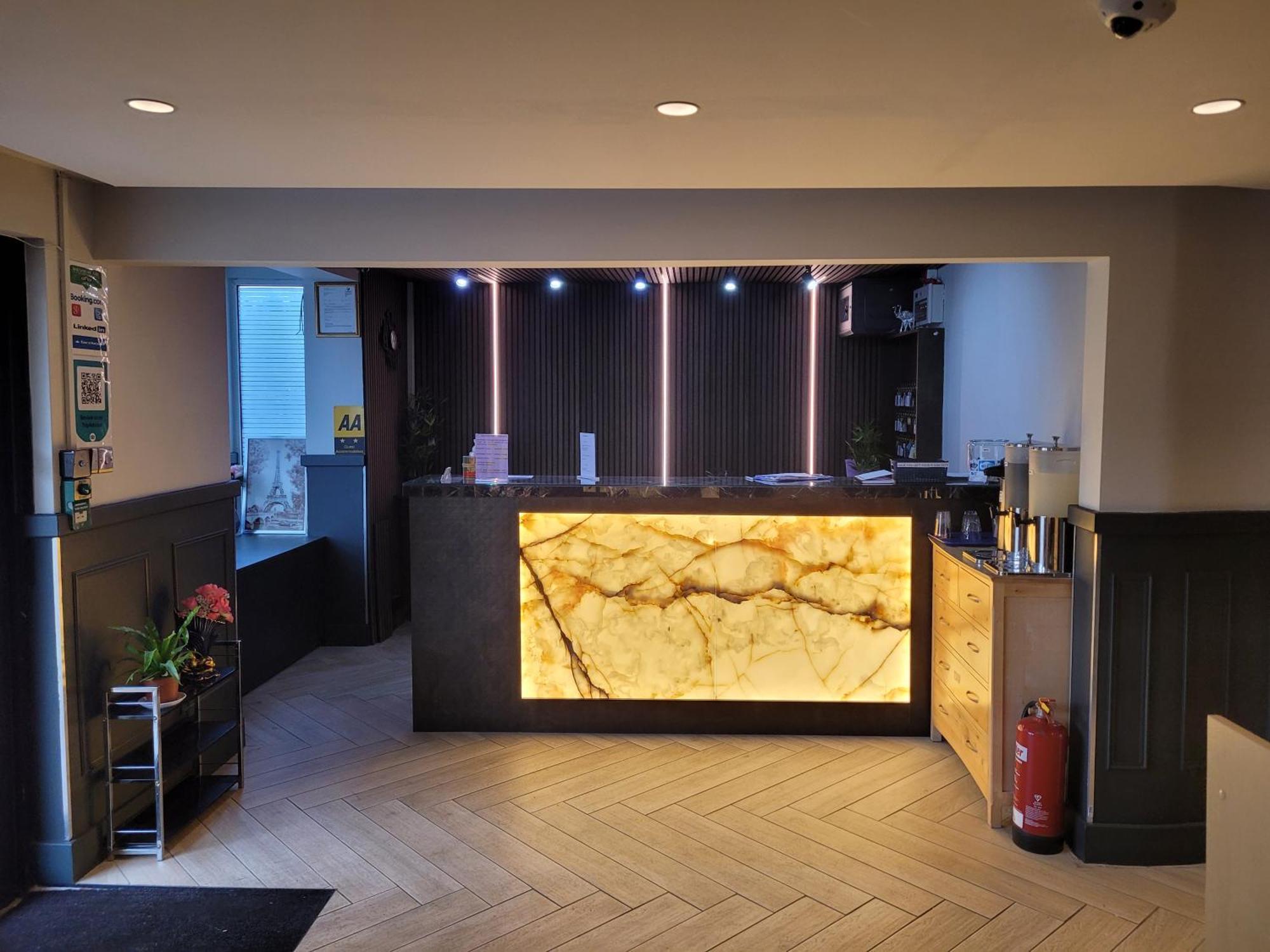The Gatwick White House Hotel Horley Bagian luar foto
