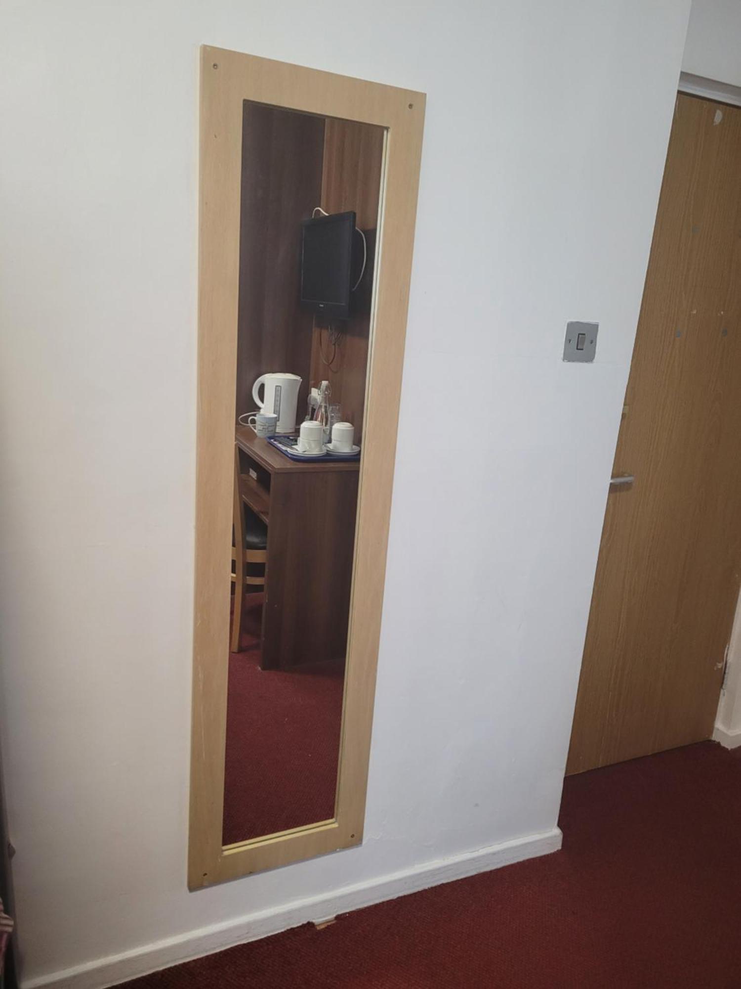 The Gatwick White House Hotel Horley Bagian luar foto