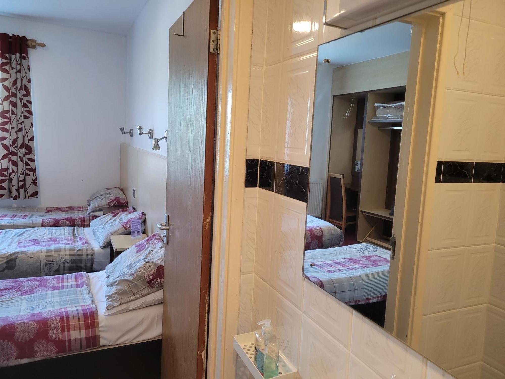 The Gatwick White House Hotel Horley Bagian luar foto