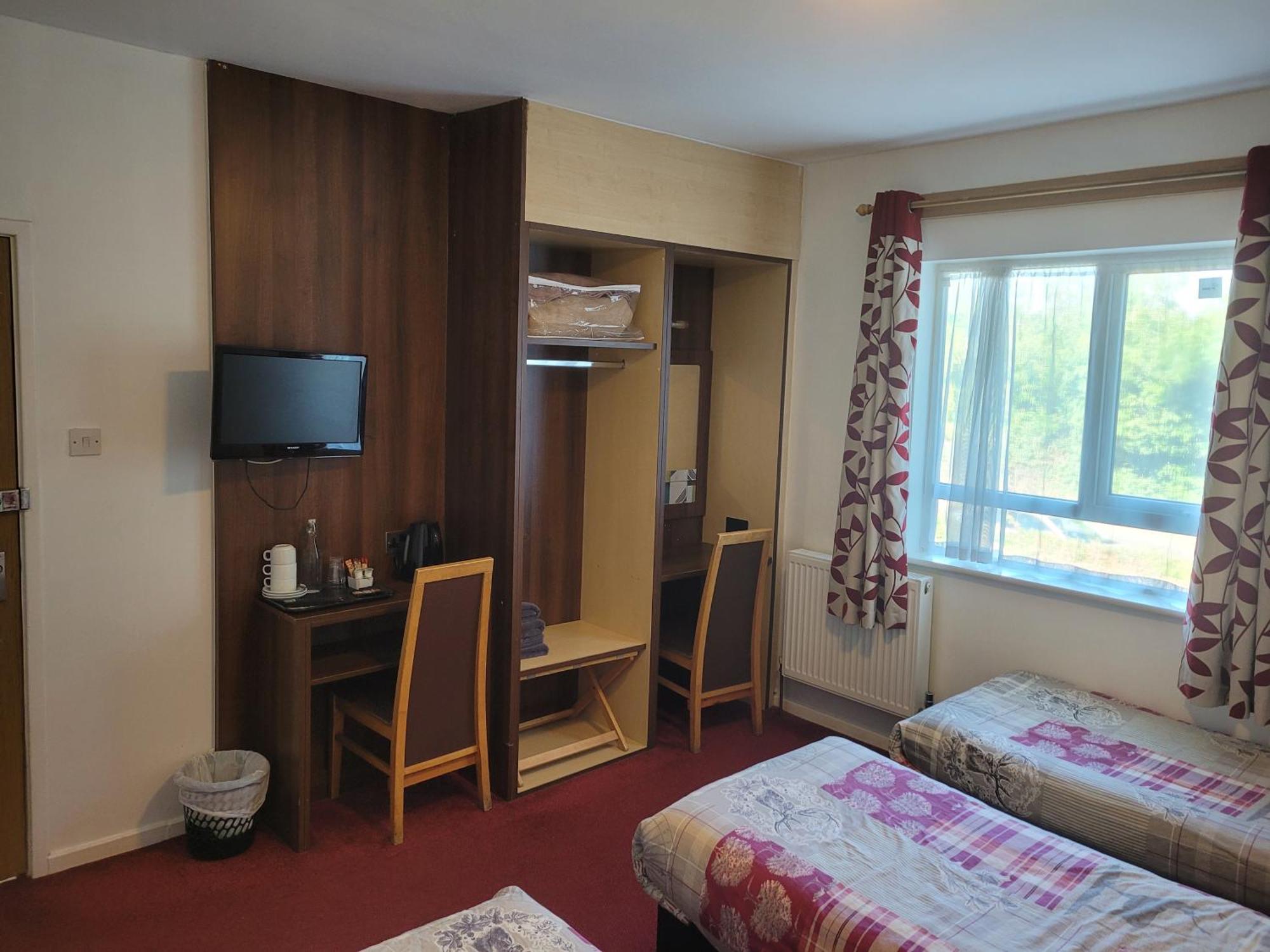 The Gatwick White House Hotel Horley Bagian luar foto