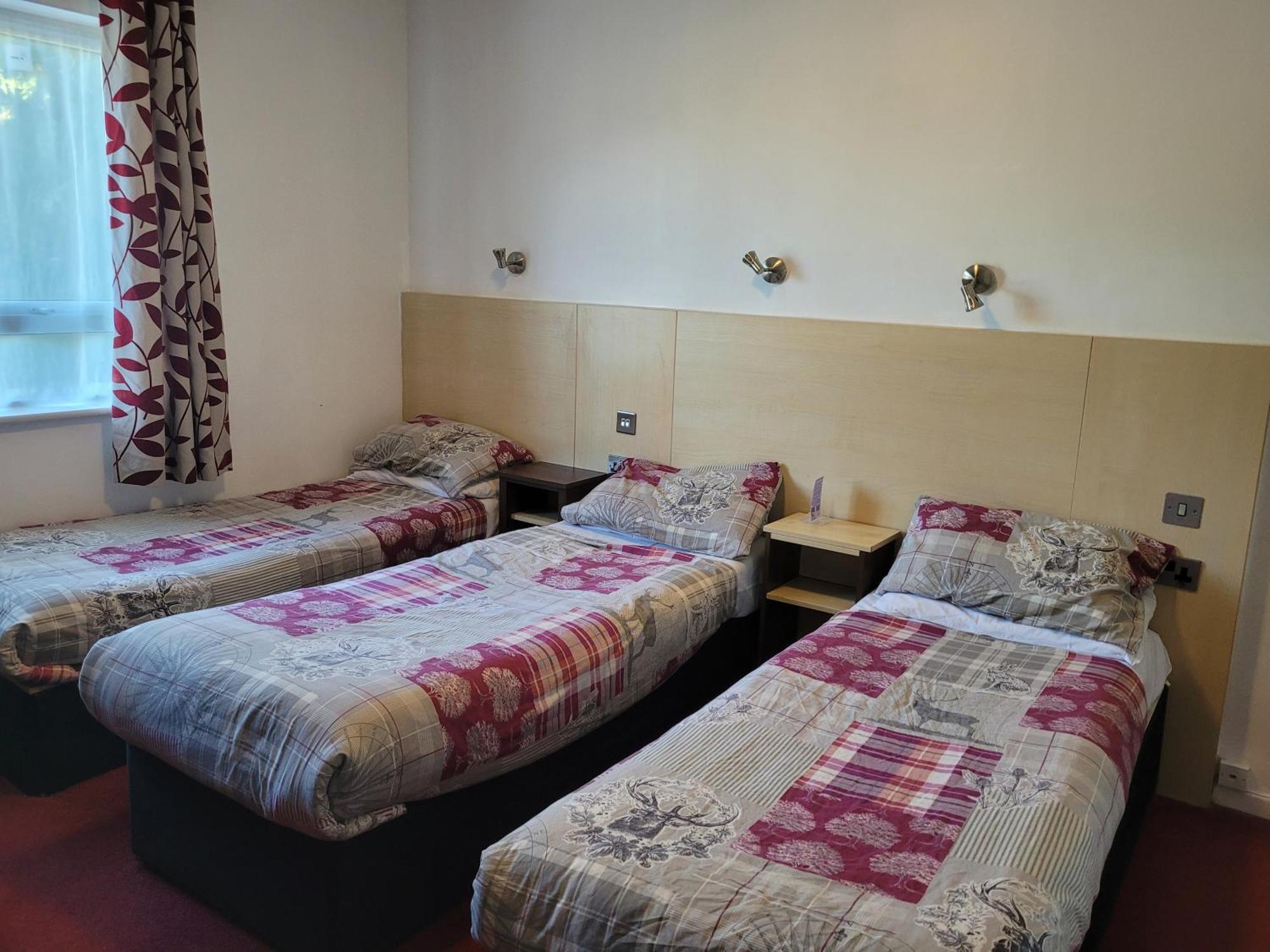The Gatwick White House Hotel Horley Bagian luar foto