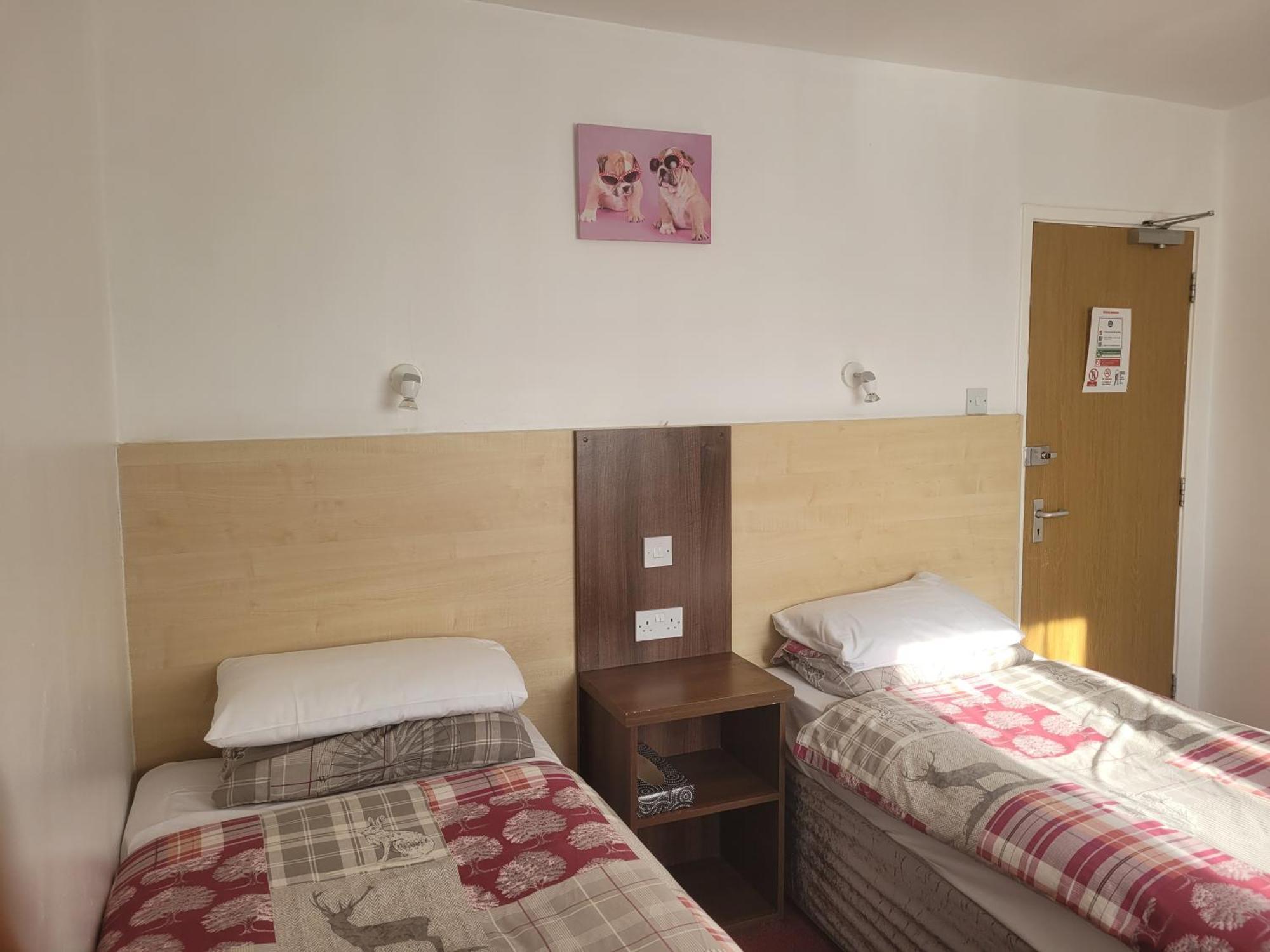The Gatwick White House Hotel Horley Bagian luar foto