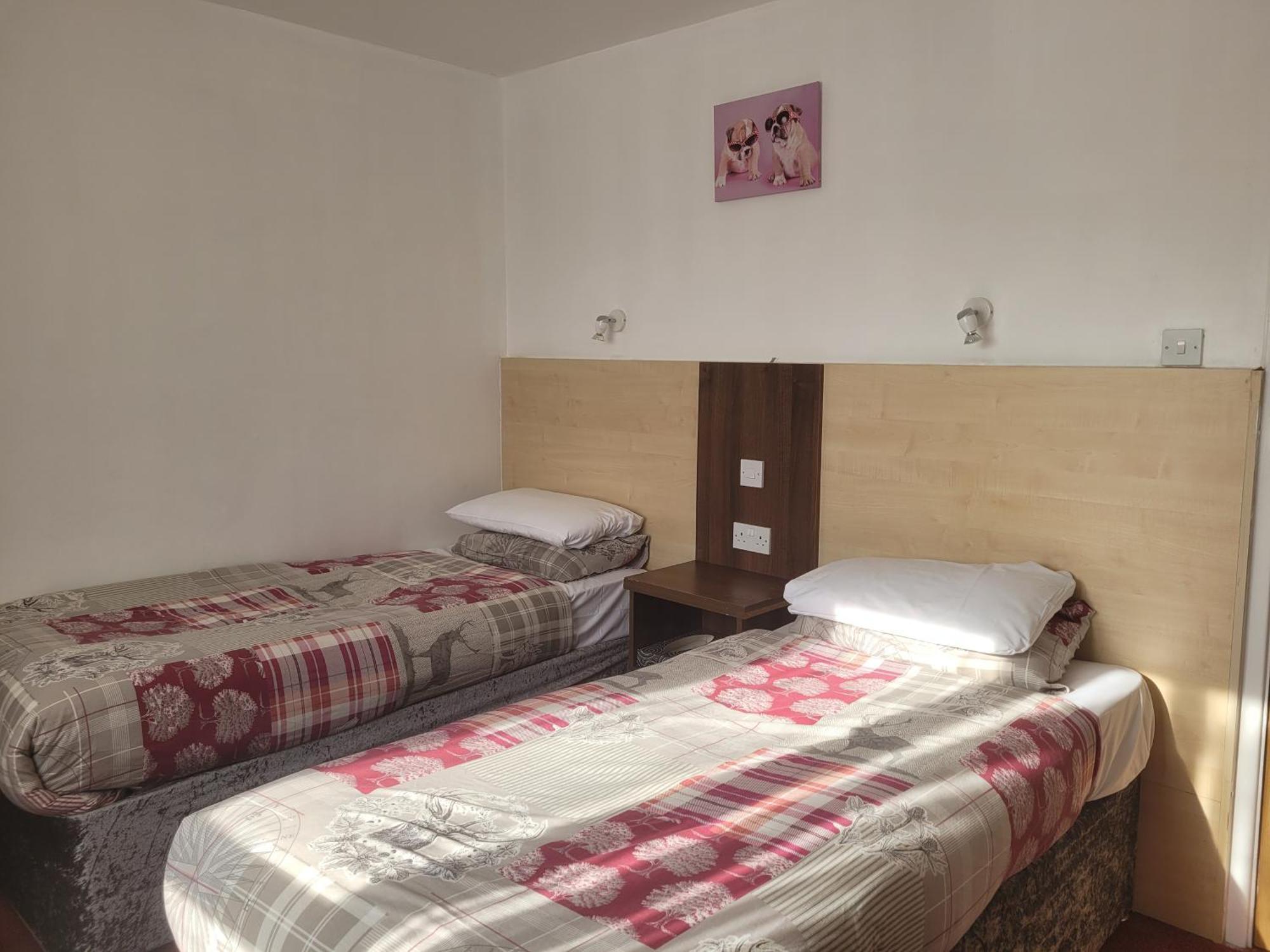 The Gatwick White House Hotel Horley Bagian luar foto