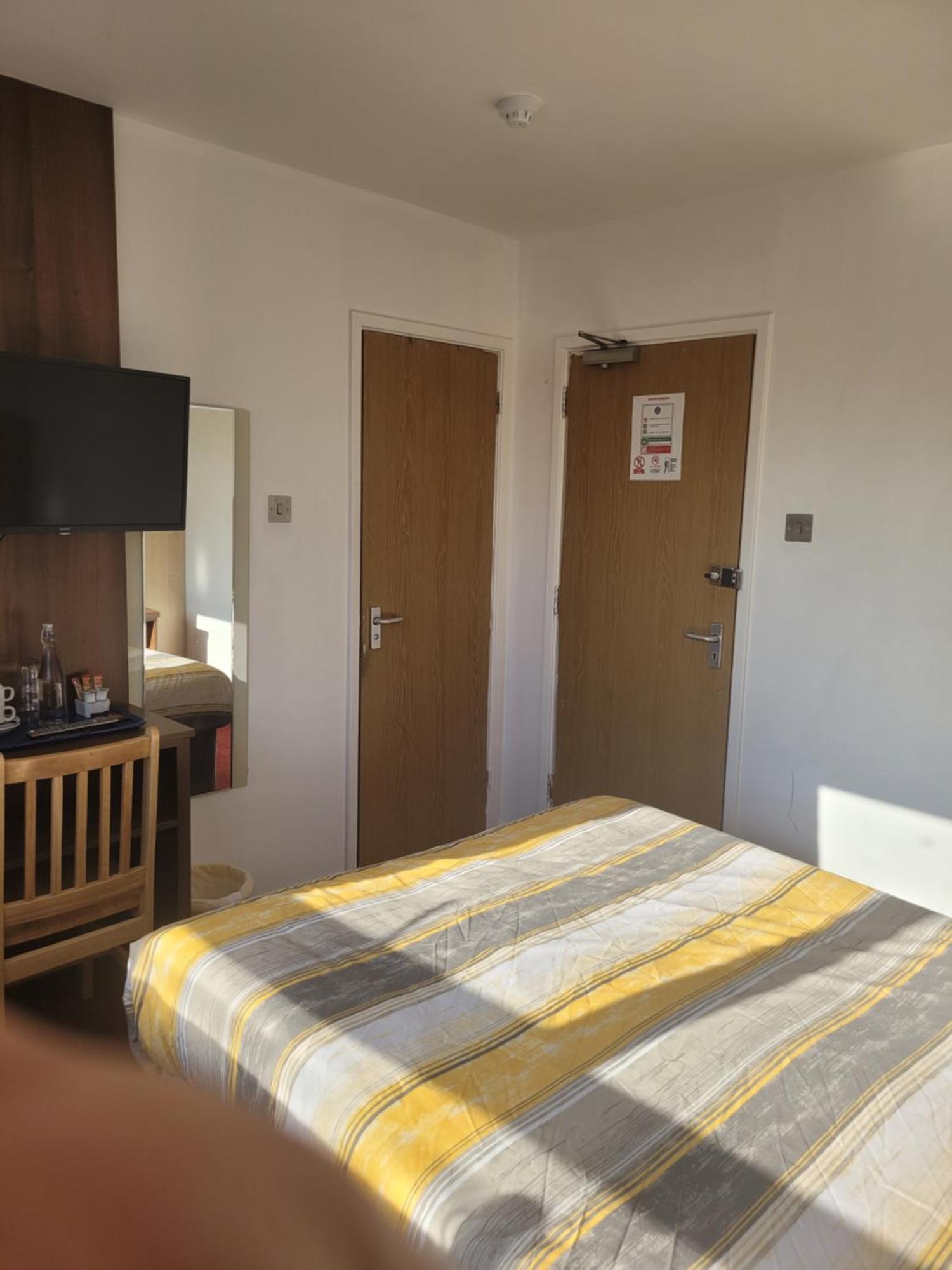 The Gatwick White House Hotel Horley Bagian luar foto