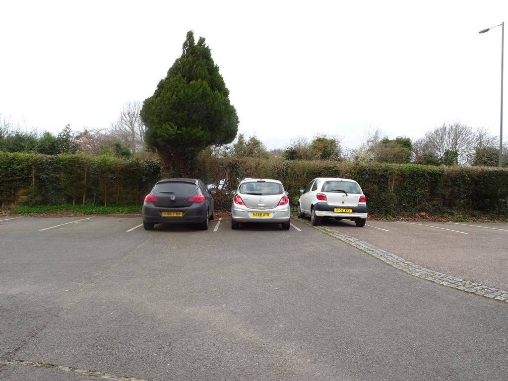 The Gatwick White House Hotel Horley Bagian luar foto