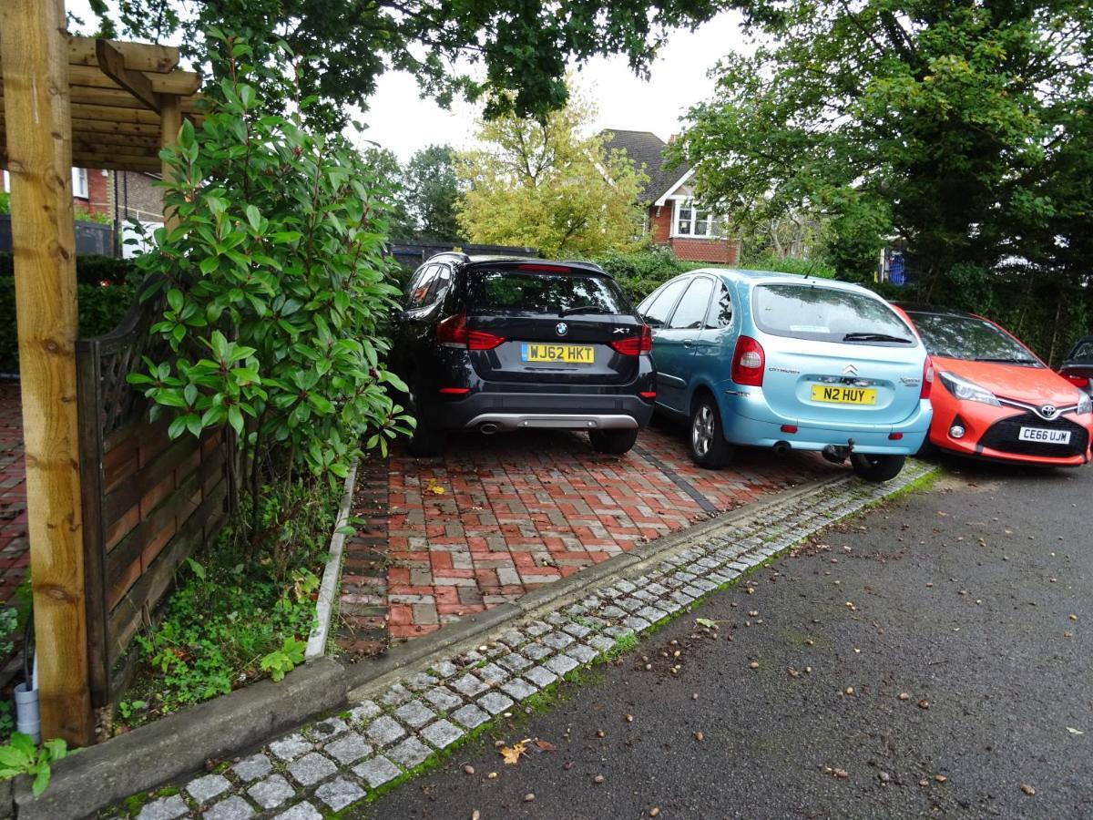 The Gatwick White House Hotel Horley Bagian luar foto